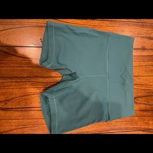 Lululemon 6” wunder train short